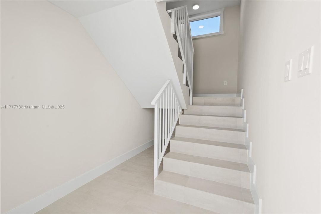 Recently Sold: $1,799,000 (4 beds, 3 baths, 2081 Square Feet)