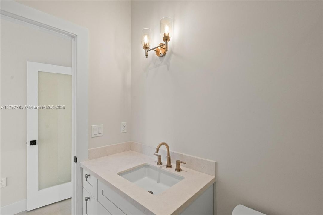 Recently Sold: $1,799,000 (4 beds, 3 baths, 2081 Square Feet)