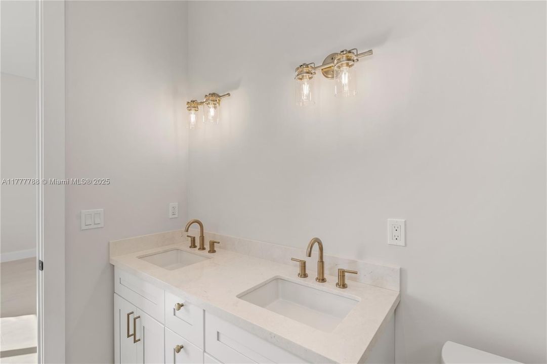 Recently Sold: $1,799,000 (4 beds, 3 baths, 2081 Square Feet)