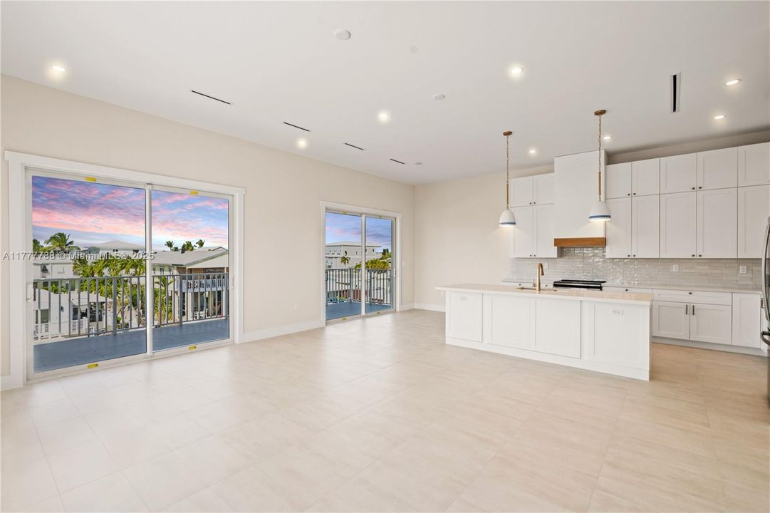 Recently Sold: $1,799,000 (4 beds, 3 baths, 2081 Square Feet)