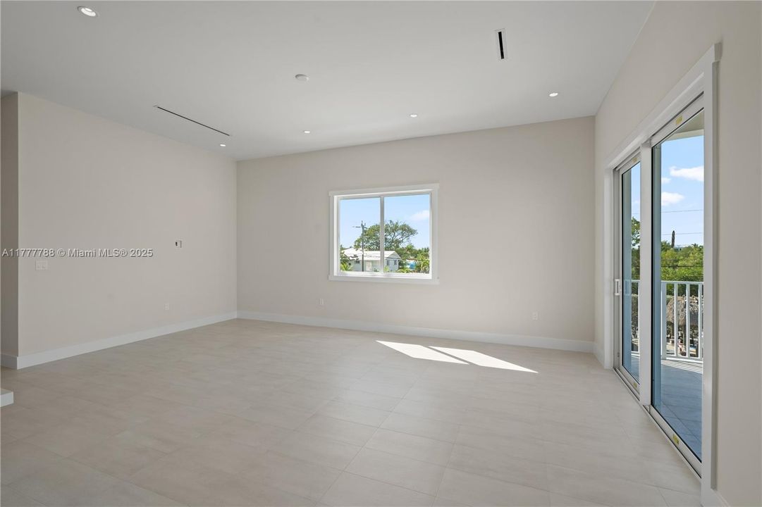 Recently Sold: $1,799,000 (4 beds, 3 baths, 2081 Square Feet)