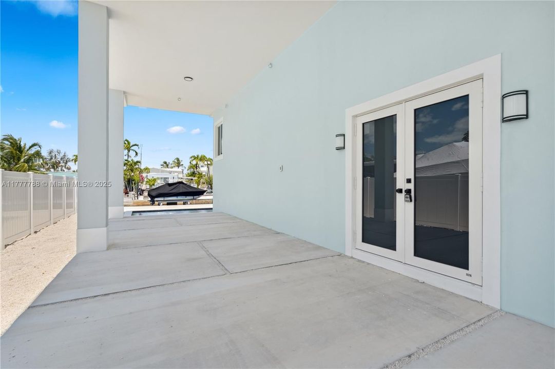 Recently Sold: $1,799,000 (4 beds, 3 baths, 2081 Square Feet)