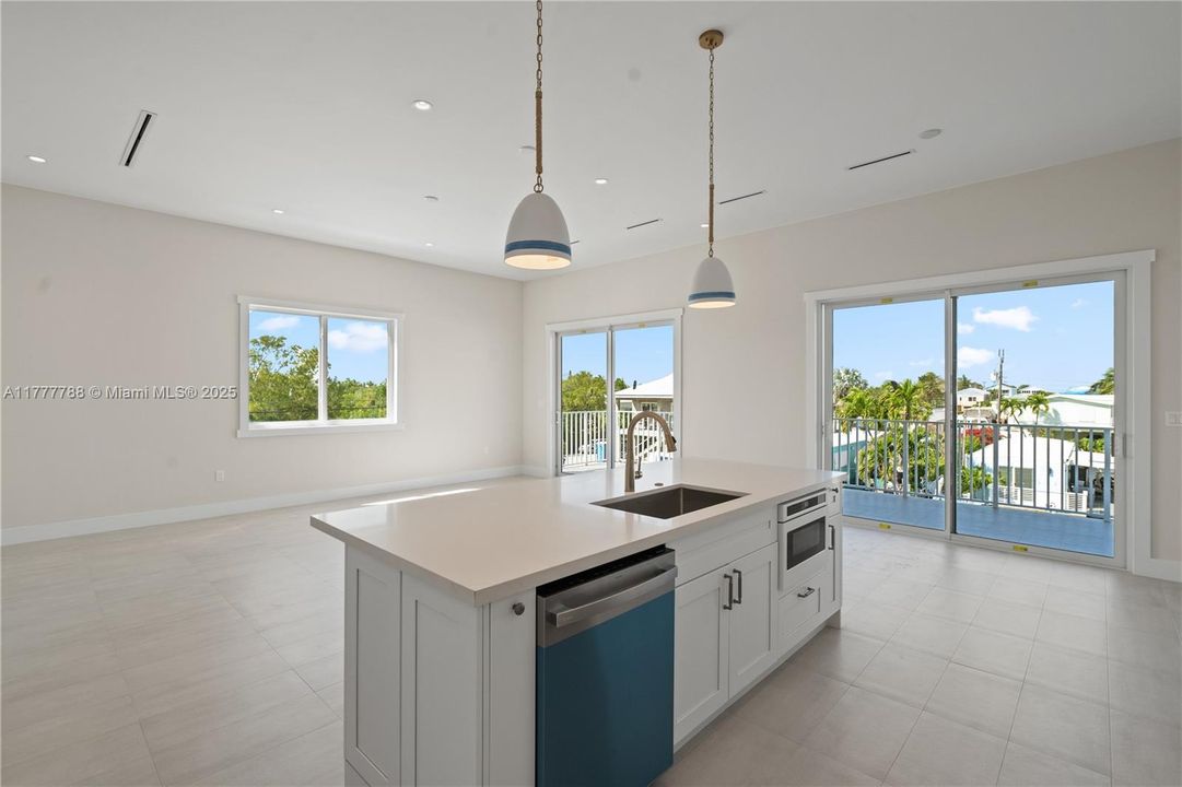 Recently Sold: $1,799,000 (4 beds, 3 baths, 2081 Square Feet)