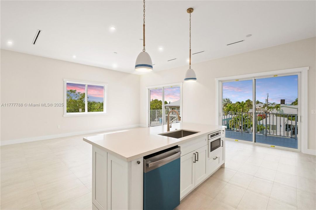 Recently Sold: $1,799,000 (4 beds, 3 baths, 2081 Square Feet)