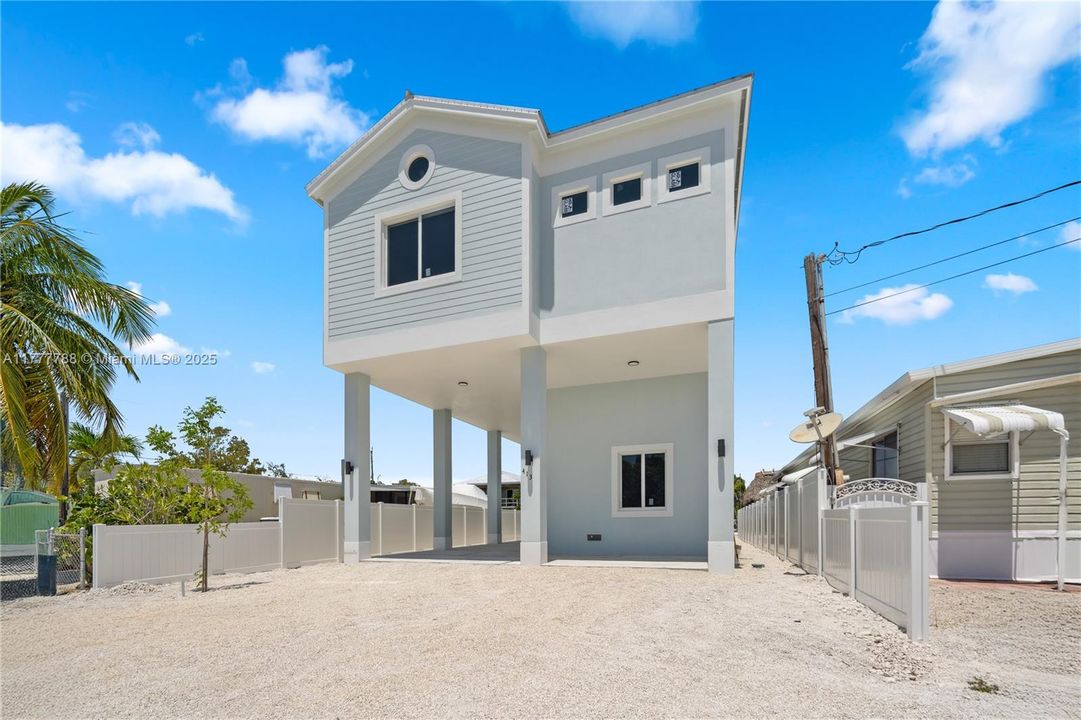 Recently Sold: $1,799,000 (4 beds, 3 baths, 2081 Square Feet)