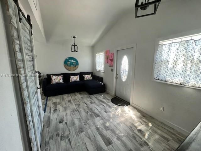 待售: $230,000 (2 贝兹, 1 浴室, 858 平方英尺)