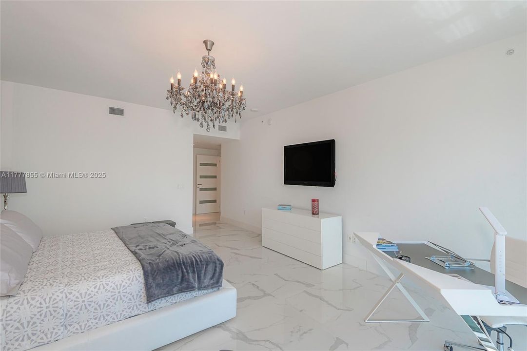 For Sale: $1,989,995 (3 beds, 3 baths, 2219 Square Feet)