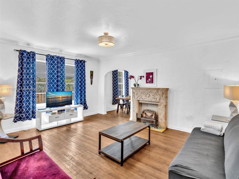 Под контрактом: $2,500,000 (0 спален, 0 ванн, 0 Квадратных фут)