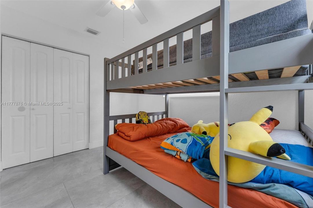 Recently Sold: $465,000 (3 beds, 2 baths, 1056 Square Feet)