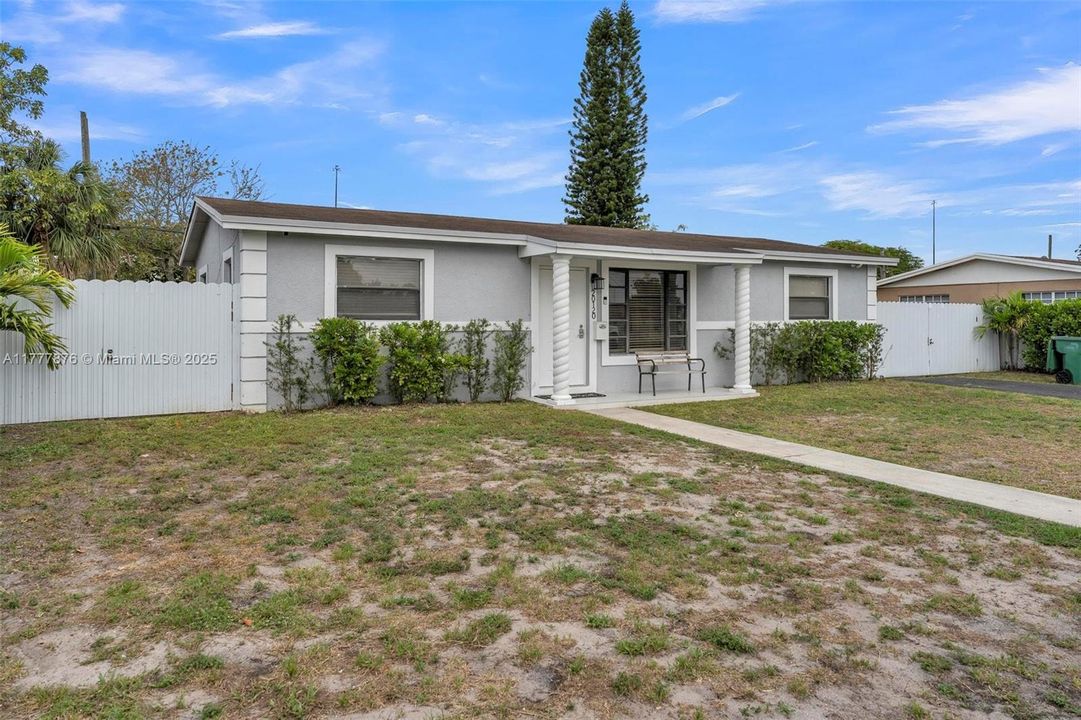 Recently Sold: $465,000 (3 beds, 2 baths, 1056 Square Feet)