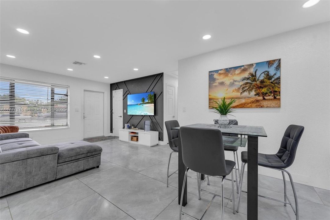 Recently Sold: $465,000 (3 beds, 2 baths, 1056 Square Feet)