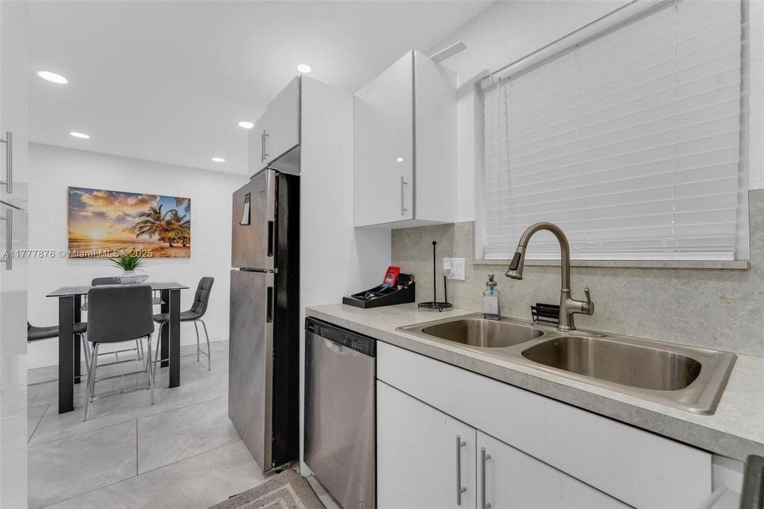 Recently Sold: $465,000 (3 beds, 2 baths, 1056 Square Feet)