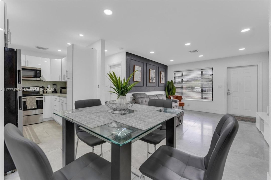 Recently Sold: $465,000 (3 beds, 2 baths, 1056 Square Feet)