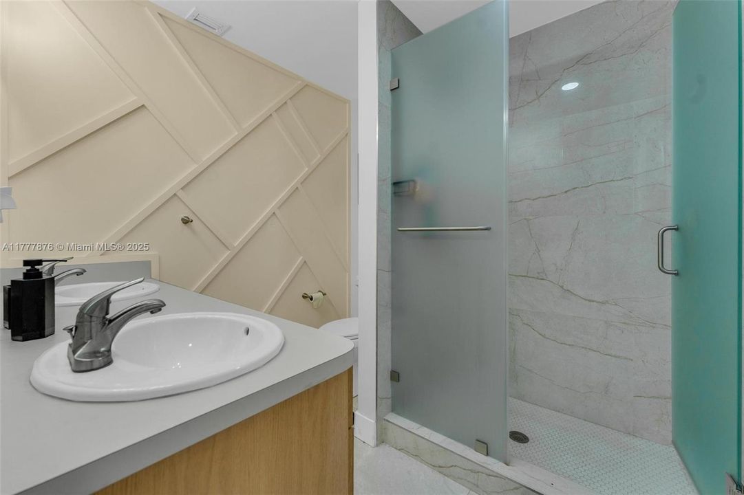 Recently Sold: $465,000 (3 beds, 2 baths, 1056 Square Feet)