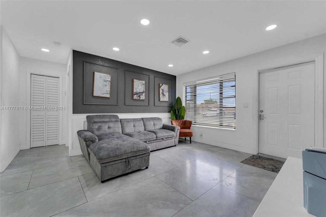 Recently Sold: $465,000 (3 beds, 2 baths, 1056 Square Feet)