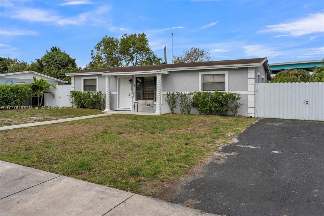 Recently Sold: $465,000 (3 beds, 2 baths, 1056 Square Feet)