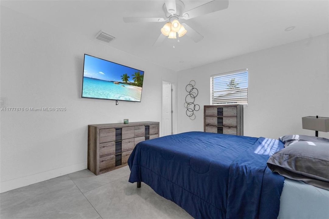 Recently Sold: $465,000 (3 beds, 2 baths, 1056 Square Feet)