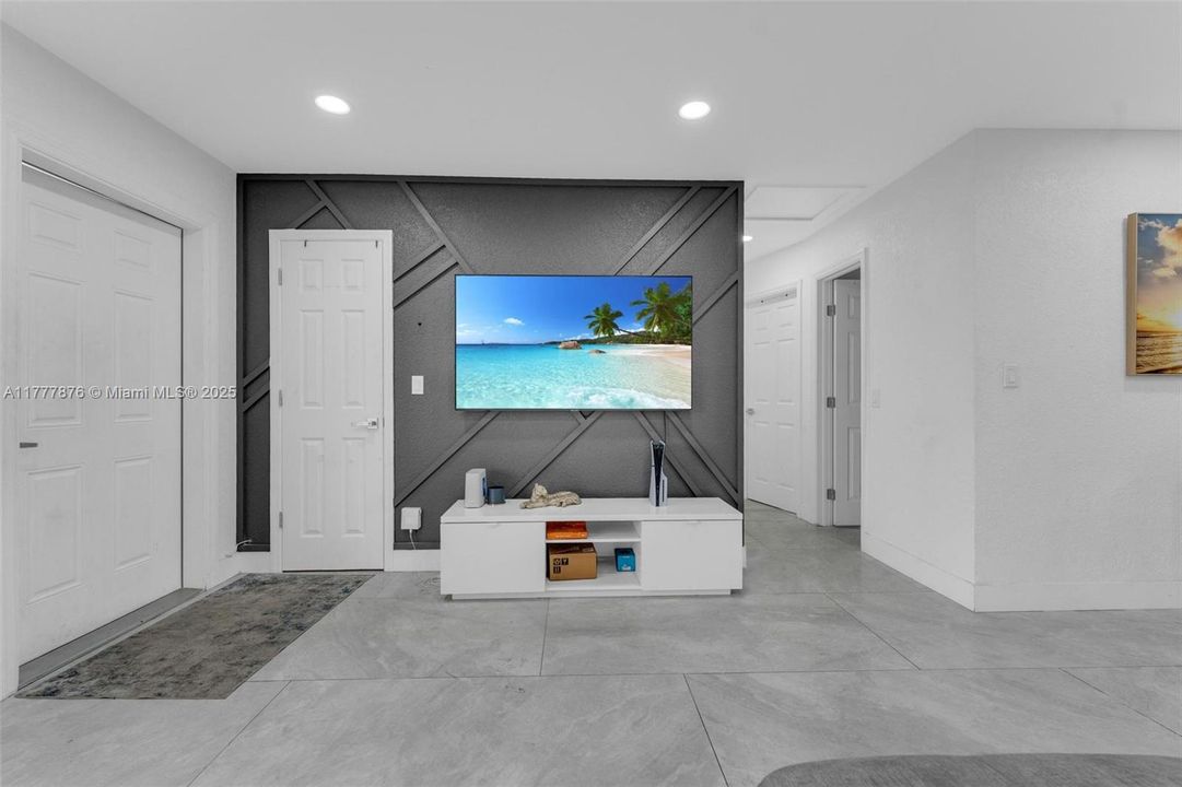 Recently Sold: $465,000 (3 beds, 2 baths, 1056 Square Feet)