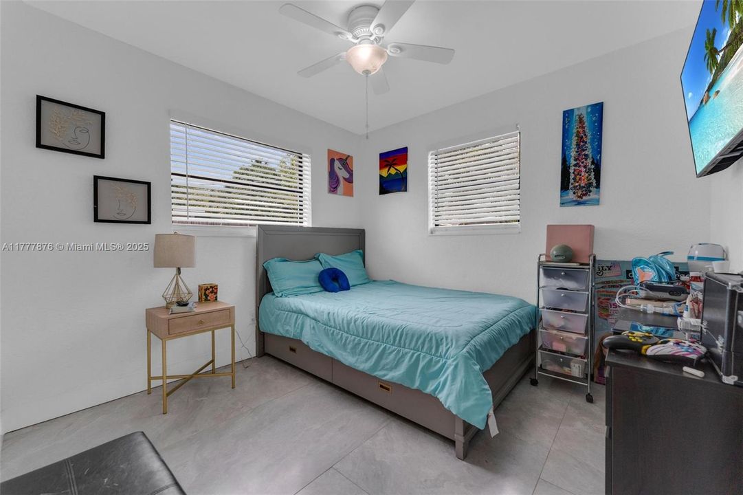 Recently Sold: $465,000 (3 beds, 2 baths, 1056 Square Feet)