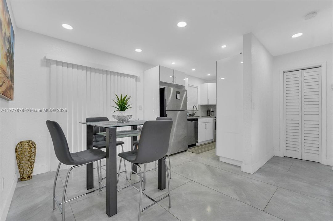 Recently Sold: $465,000 (3 beds, 2 baths, 1056 Square Feet)