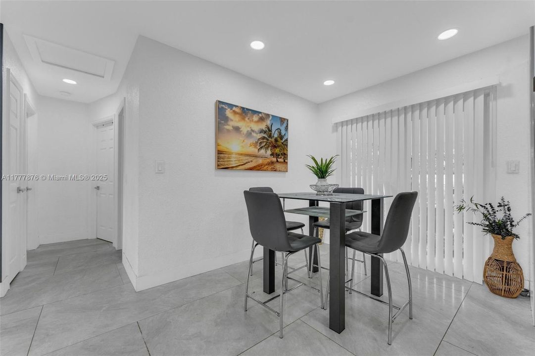 Recently Sold: $465,000 (3 beds, 2 baths, 1056 Square Feet)