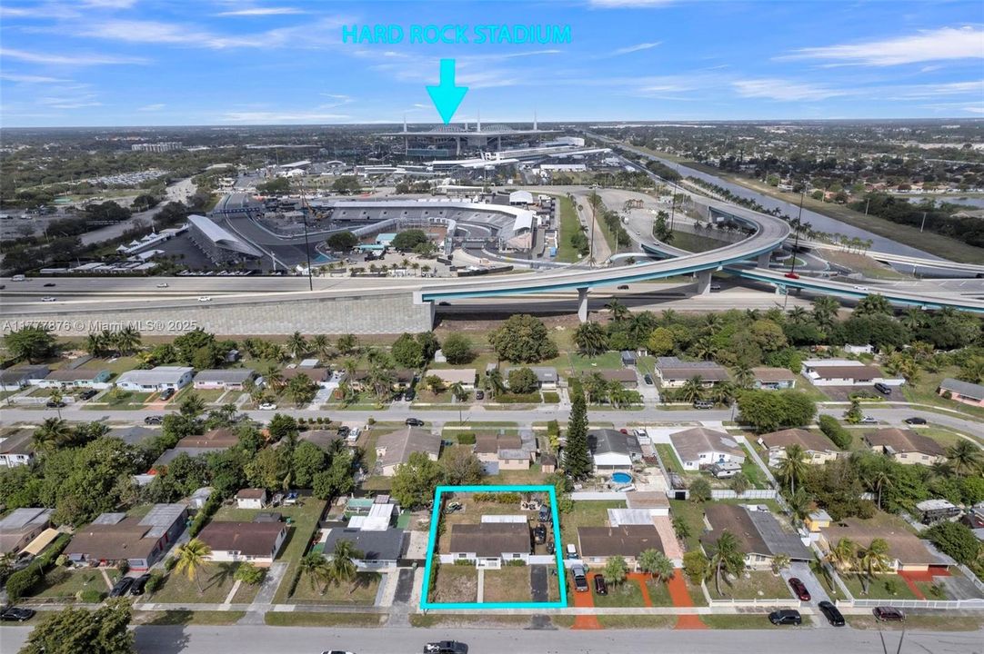 Recently Sold: $465,000 (3 beds, 2 baths, 1056 Square Feet)