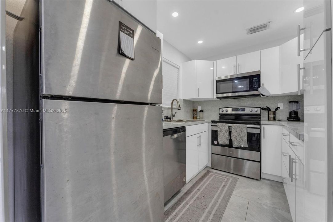 Recently Sold: $465,000 (3 beds, 2 baths, 1056 Square Feet)