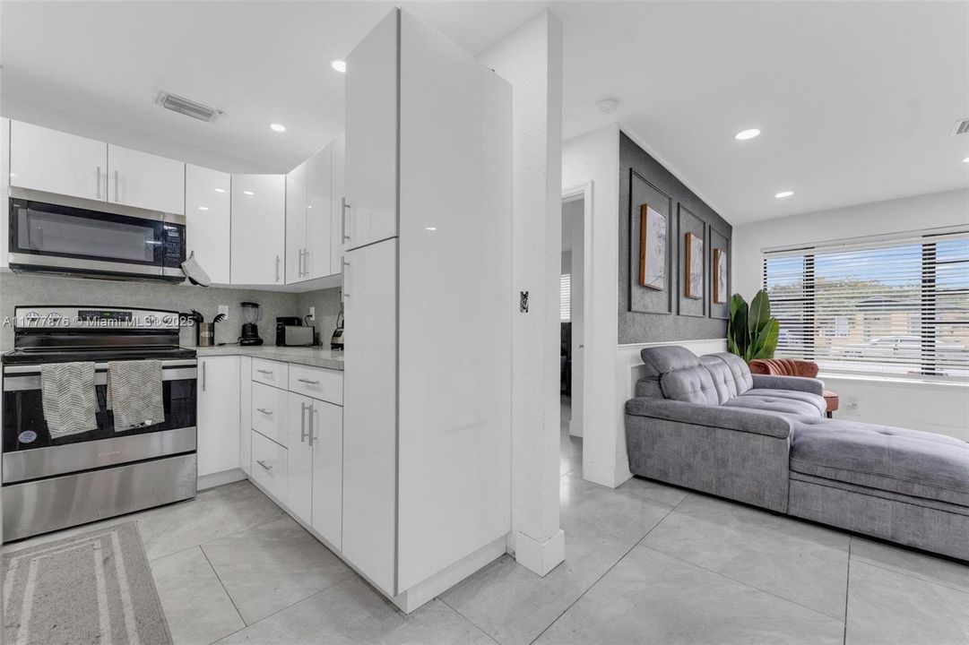 Recently Sold: $465,000 (3 beds, 2 baths, 1056 Square Feet)