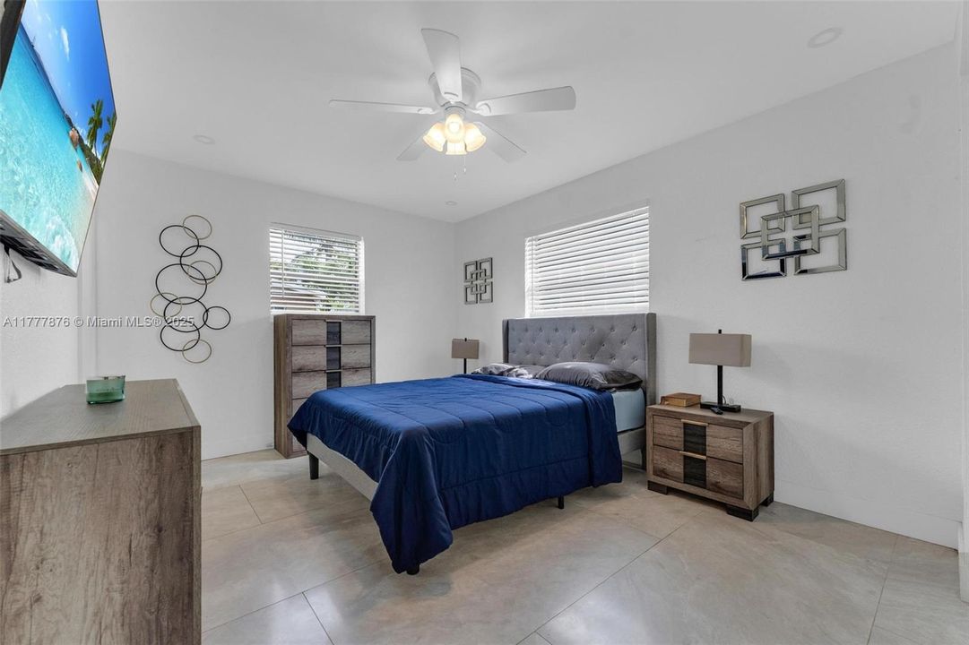 Recently Sold: $465,000 (3 beds, 2 baths, 1056 Square Feet)