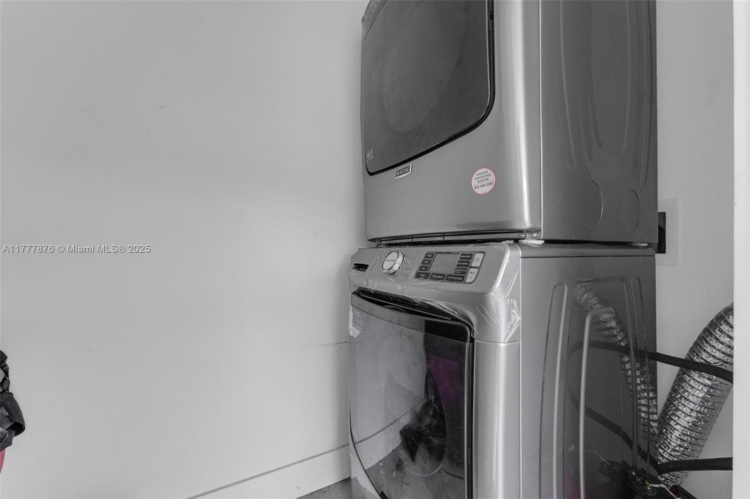 Recently Sold: $465,000 (3 beds, 2 baths, 1056 Square Feet)