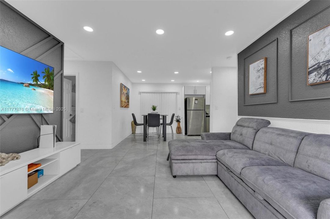 Recently Sold: $465,000 (3 beds, 2 baths, 1056 Square Feet)