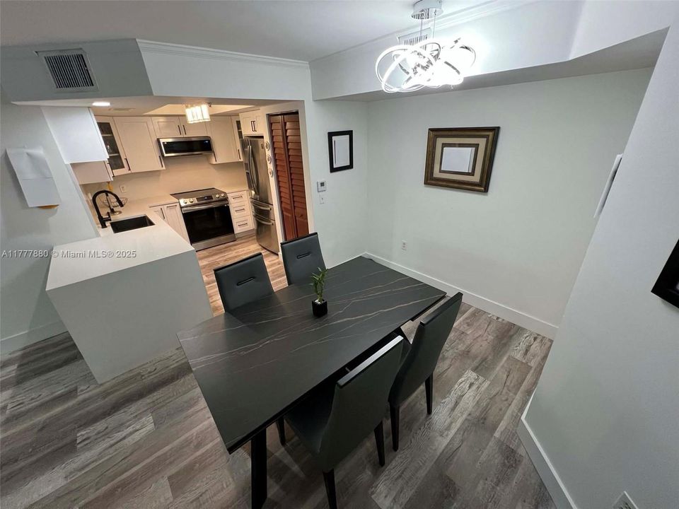 En Venta: $434,000 (2 camas, 2 baños, 1054 Pies cuadrados)