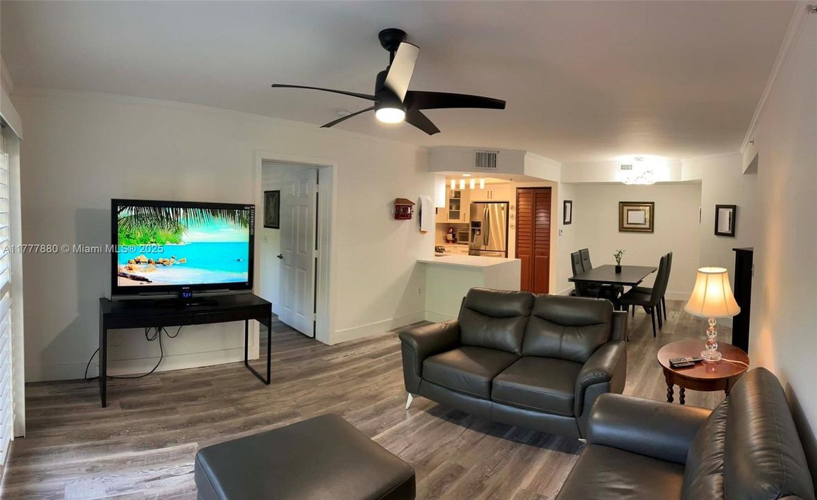 En Venta: $434,000 (2 camas, 2 baños, 1054 Pies cuadrados)