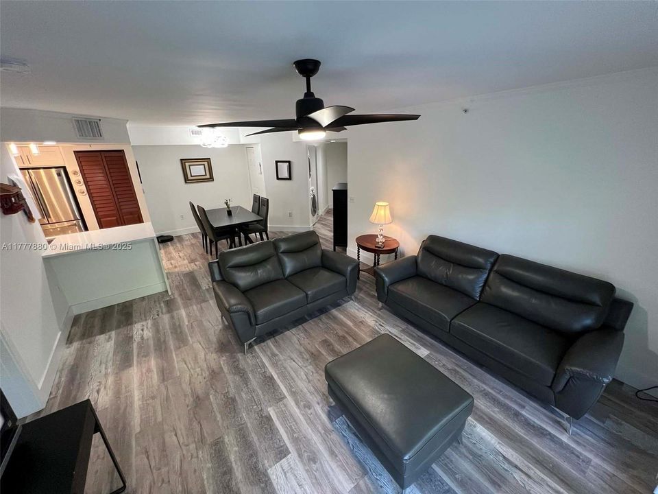 En Venta: $434,000 (2 camas, 2 baños, 1054 Pies cuadrados)