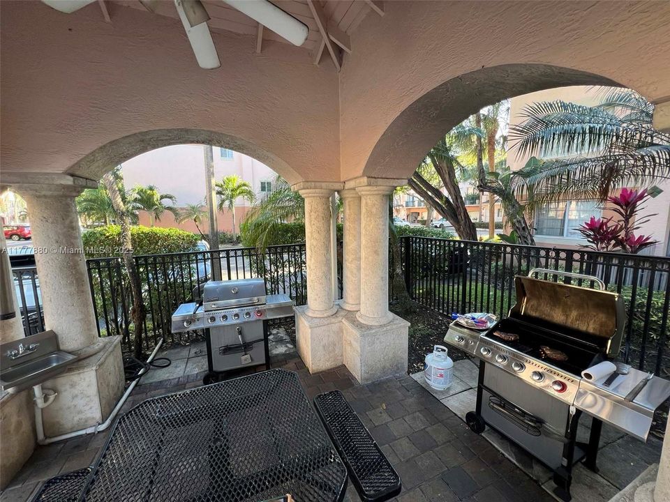 En Venta: $434,000 (2 camas, 2 baños, 1054 Pies cuadrados)