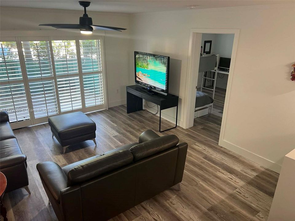 En Venta: $434,000 (2 camas, 2 baños, 1054 Pies cuadrados)