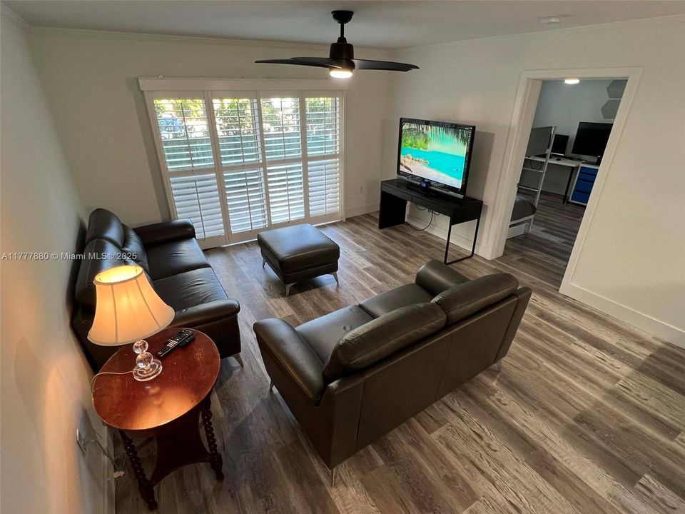 En Venta: $434,000 (2 camas, 2 baños, 1054 Pies cuadrados)