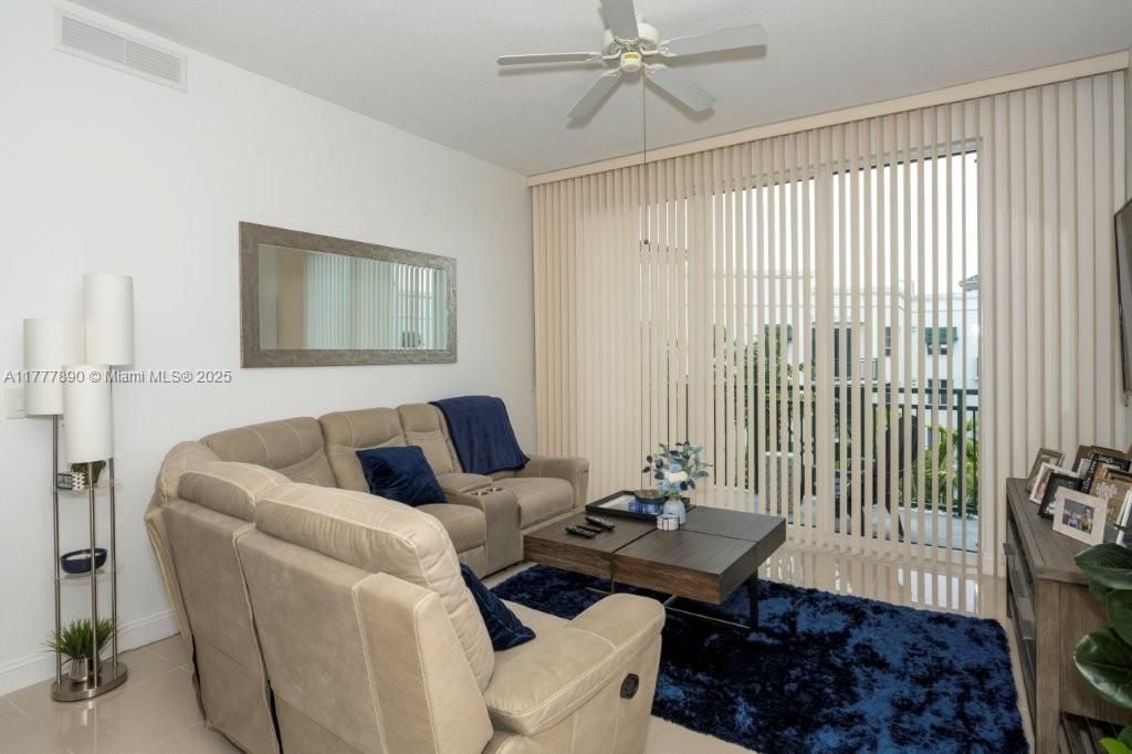 Recently Rented: $2,750 (2 beds, 2 baths, 1144 Square Feet)