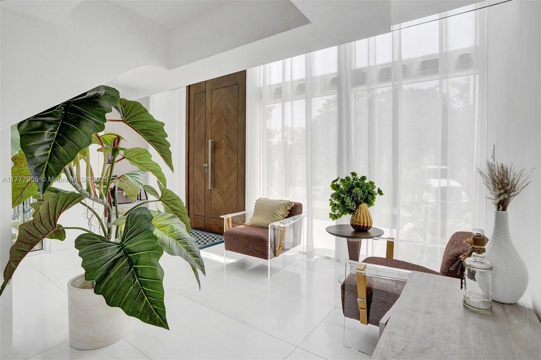 Vendido Recientemente: $5,999,000 (5 camas, 5 baños, 3791 Pies cuadrados)