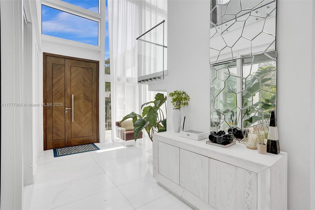 Vendido Recientemente: $5,999,000 (5 camas, 5 baños, 3791 Pies cuadrados)