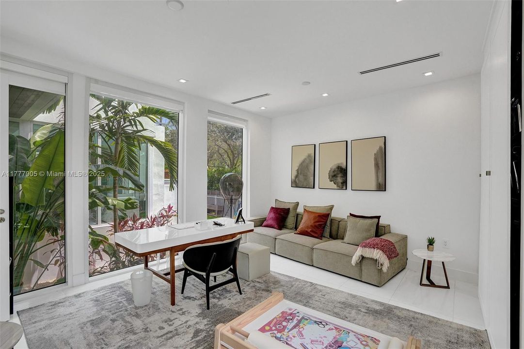 Vendido Recientemente: $5,999,000 (5 camas, 5 baños, 3791 Pies cuadrados)