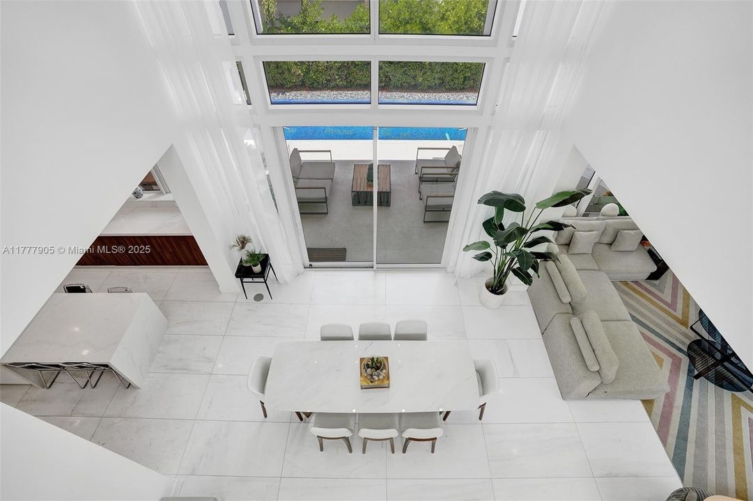 Vendido Recientemente: $5,999,000 (5 camas, 5 baños, 3791 Pies cuadrados)