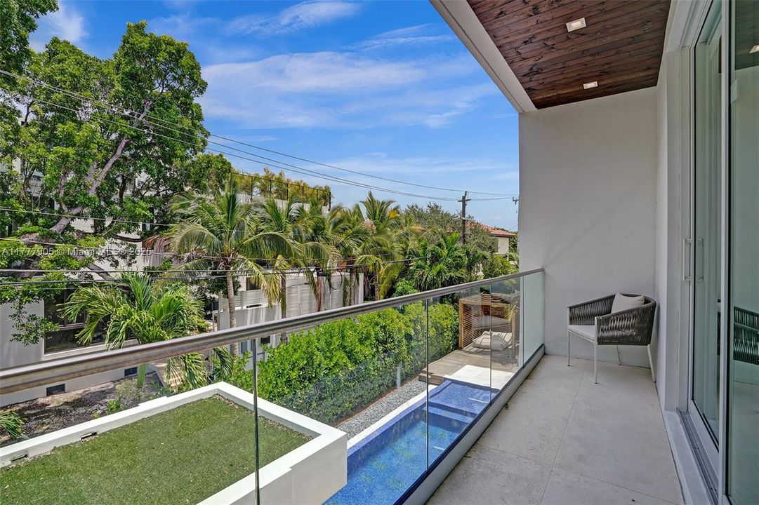 Vendido Recientemente: $5,999,000 (5 camas, 5 baños, 3791 Pies cuadrados)