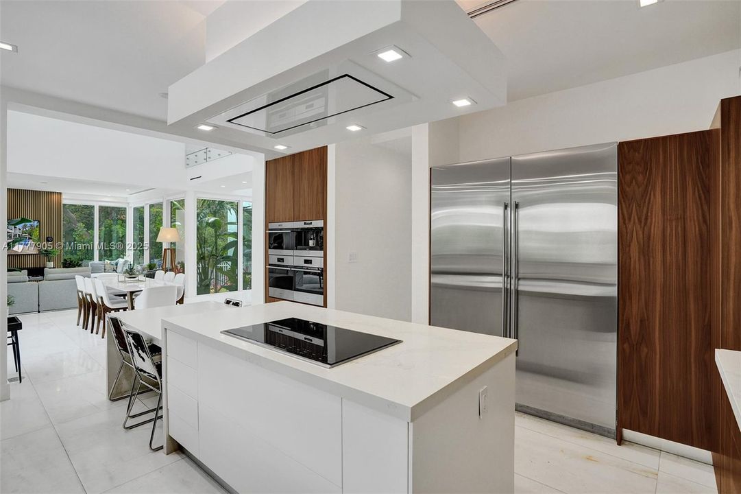 Vendido Recientemente: $5,999,000 (5 camas, 5 baños, 3791 Pies cuadrados)