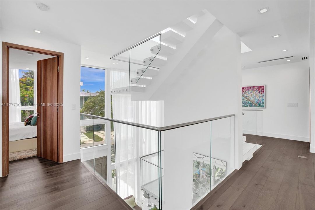 Vendido Recientemente: $5,999,000 (5 camas, 5 baños, 3791 Pies cuadrados)