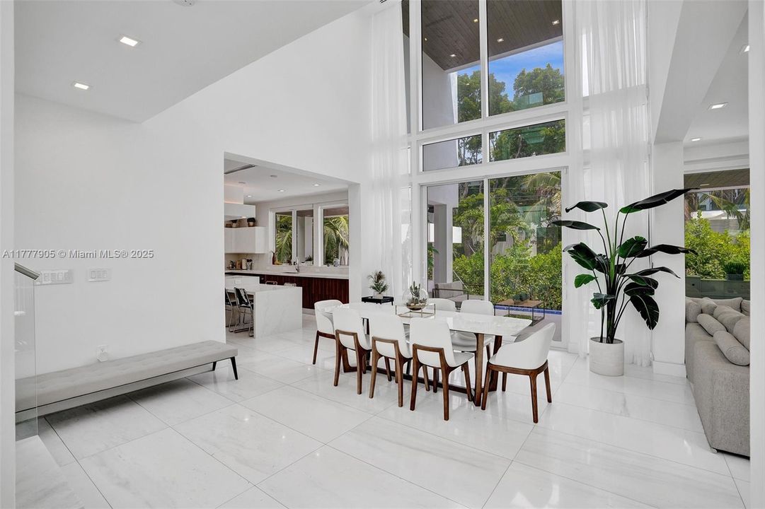 Vendido Recientemente: $5,999,000 (5 camas, 5 baños, 3791 Pies cuadrados)