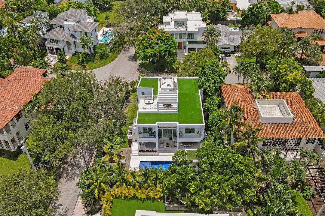 Vendido Recientemente: $5,999,000 (5 camas, 5 baños, 3791 Pies cuadrados)