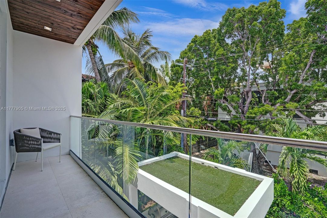 Vendido Recientemente: $5,999,000 (5 camas, 5 baños, 3791 Pies cuadrados)