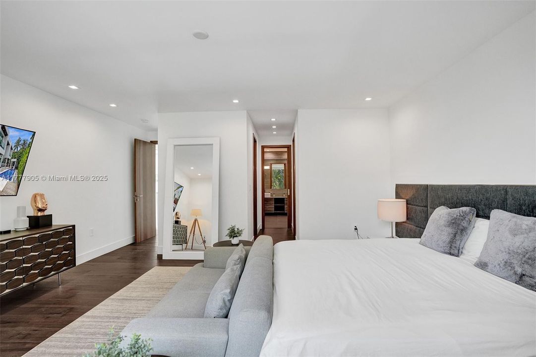 Vendido Recientemente: $5,999,000 (5 camas, 5 baños, 3791 Pies cuadrados)