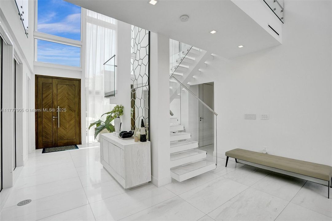 Vendido Recientemente: $5,999,000 (5 camas, 5 baños, 3791 Pies cuadrados)